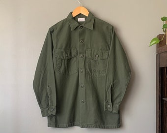 1970s USMC Vietnam Era OG-107 Sateen Utility Shirt / vintage 70’s military olive green button medium US marine corps marines #1