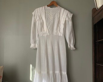 Antique 1900s Edwardian White Cotton Gown / vintage 1910s Victorian lawn dress nightgown lightweight see through sheer tiered dress waist 27