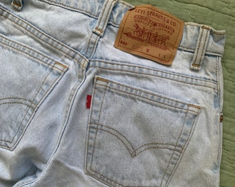 1980's Levi's 550 Light Wash Jeans / vintage 80's levis tapered leg relaxed fit denim pants waist 24"-25" size small