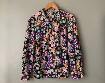 Blusa floral Barry Ashley de la década de 1960 con hilo dorado / vintage 60's mod flower power disco botón hasta camisa mediana grande