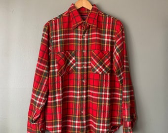 1980s Moving Up Red Plaid Flannel Button Up / vintage 80’s soft thick tartan winter cold weather shirt size Medium
