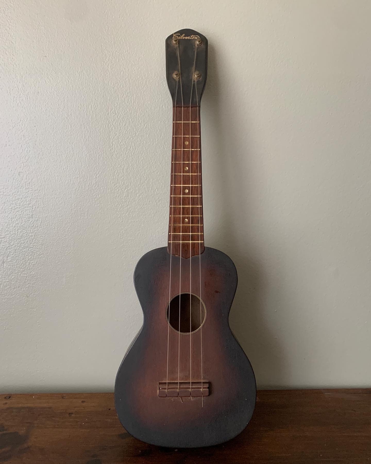 Vintage 1950s Silvertone Mahogany Soprano Ukelele Tobacco Sunburst