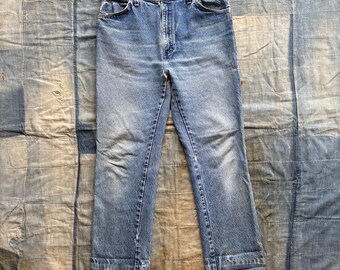Vintage Distressed 1980s Rustler Jeans waist 32” / 80’s medium wash denim worn in raw hem faded jeans 32x29