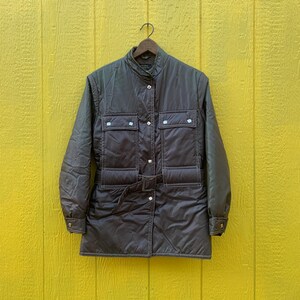 Veste ceinturée en nylon marron des années 1970 / manteau vintage automne-hiver des années 70 pour femmes M
