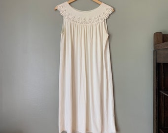 1970s Nightgown Slip / vintage 70's night slip dress size medium