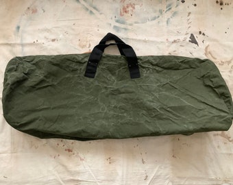 1980s Unbranded Waxed Canvas Extra Large Duffel Bag / vintage 80’s army green XL duffle bag