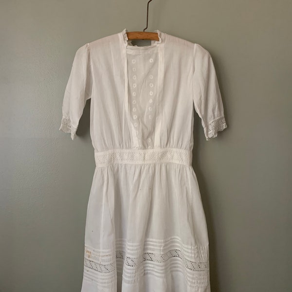 Antique 1910s Edwardian Girls Little Lawn Dress / vintage early 1900s white cotton small cotton tea day dress youth size