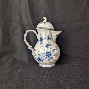 Vintage japansk Sigma blå och vit kaffekanna med choklad