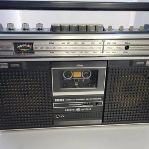 Preppers Dream #3 General Electric Fm/Am & Cassette Portable Radio (AC/DC)