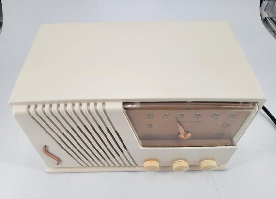 VTG Silvertone (model 16) Chassis No. 132.844 AM Radio