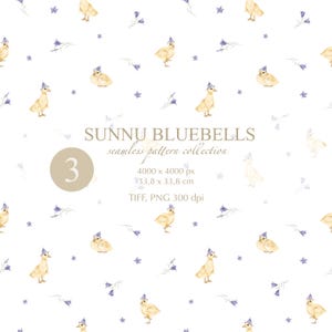 Könnte beinhalten: Ein nahtloses Muster mit Aquarellillustrationen von gelben Entenküken mit blauen Partyhüten, eingestreut mit blauen Glockenblumen und Sternen auf weißem Hintergrund. Der Text "SUNNU BLUEBELLS seamless pattern collection" ist ebenfalls vorhanden.