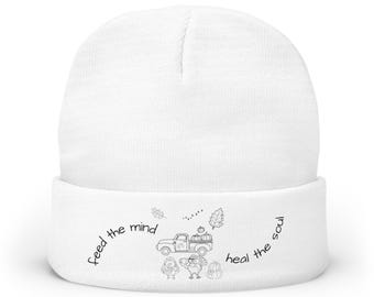Gorro de punto bordado #4 de Feed The Mind, ideal para el invierno. Gorro de moda, accesorio invernal a la última, gorro de punto informal, prenda para la cabeza para las fiestas.