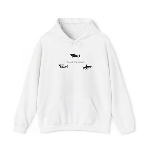 Snackresistent personlig hoodie, broderade vita hjortar som biter med stil, oroa dig inte, de attackerar bara tråkiga outfits