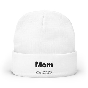 Moeder #5 aangepaste gezellige geborduurde gebreide muts voor de winter, modieuze beanie, trendy winteraccessoire, casual gebreide muts, hoofddeksels voor de feestdagen