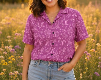 Camisa hawaiana inspirada en Rapunzel / Camisa de princesa de cuento de hadas con botones / Camisa con estampado de Enredados / Camisa estilo resort Disneybound / Ropa de vacaciones de fantasía