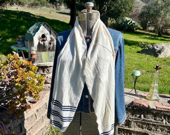 Cream cashmere scarf with navy blue strips