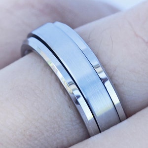 Men&#39;s Silver Spinning Wedding Band, Personalized Spinner Engagement Ring, Unique Fidget Spinner Ring, Anxiety Ring, FREE TEXT ENGRAVING 6mm