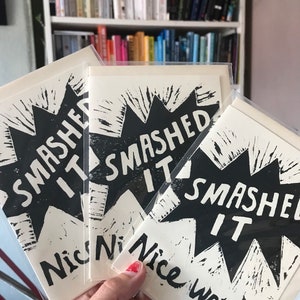 Smashed It - Biglietto linoleografico stampato a mano