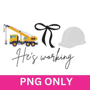 Puede incluir: Gráfico digital con una grúa amarilla y negra, una pajarita negra y un casco gris. El texto "He's working" está escrito en cursiva. La parte inferior de la imagen tiene el texto "PNG ONLY" en un rectángulo rosa.
