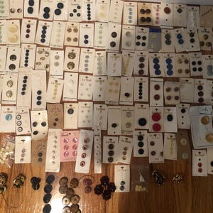 Vintage Nähen Knopf Lot gekrempelte Knöpfe 50er Jahre 110+ Karten Streamline La Mode