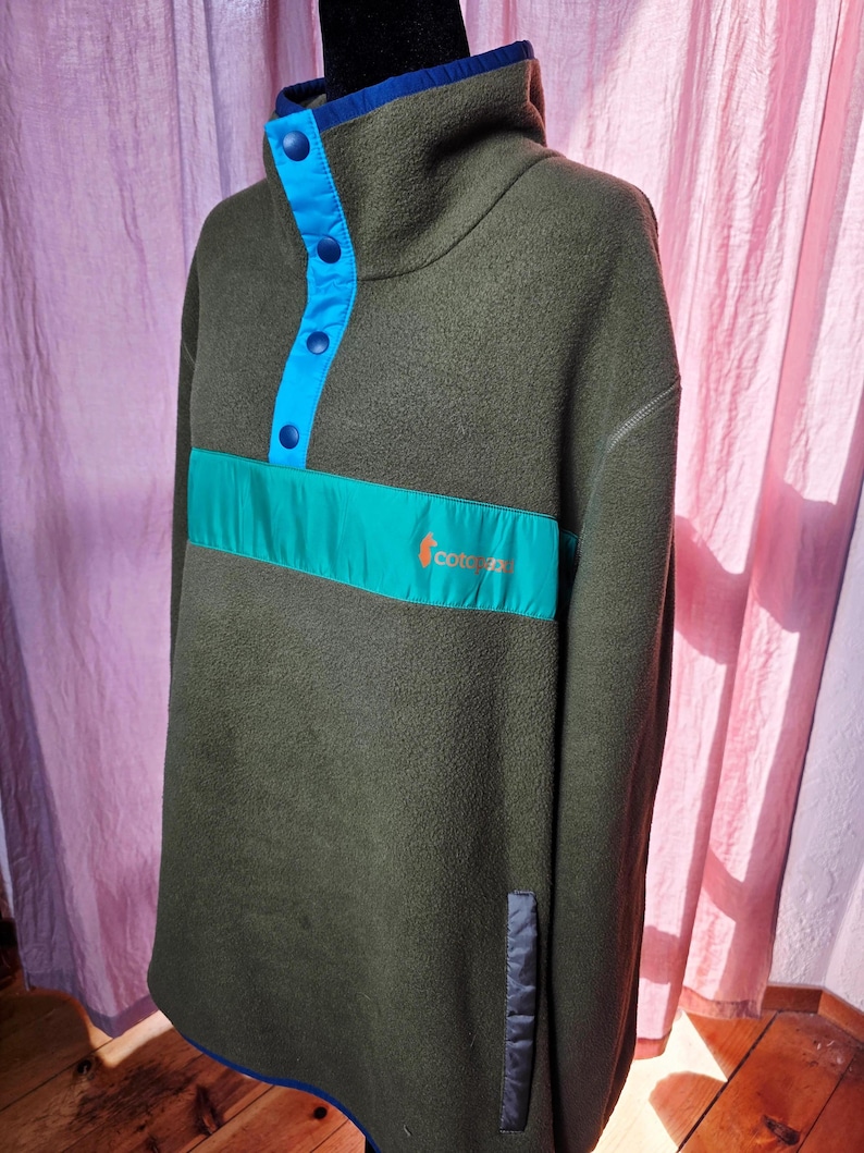 Sudadera polar Cotopaxi Teca para hombre, talla XXL, color verde oliva y azul, con cierre a presión. imagen 2
