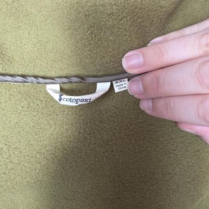 Sudadera polar Cotopaxi Teca para hombre, talla XXL, color verde oliva y azul, con cierre a presión. imagen 5