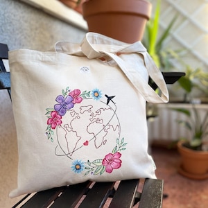 Bolso tote pintado a mano “Flowery trip” de algodón orgánico 10 oz.
