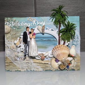 Cartão de dia de casamento com tema de praia 3D feito à mão para o casal feliz