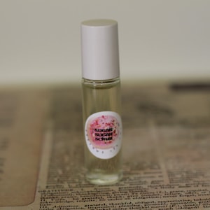 ESSENTIAL OIL Parfümöl Roll On - 7ml Glas Roll On Flasche, Paraban und Vegan - Cruelty Free - Dye Free - Fragrance Free - Geschenk für Sie