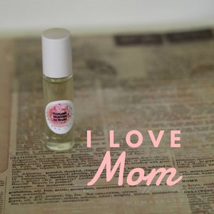 I LOVE MOM - Pomegranate + Vanilla Scented Perfume Oil Roll On - 7ml Glass Roll On Bottle, Paraban Free and Vegan - Perfect Mothers Day Gift