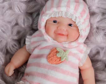 15 cm Mini Silikon Babypuppe - weiches lebensechtes kleines Reborn Mädchen - sammelbare waschbare Puppe