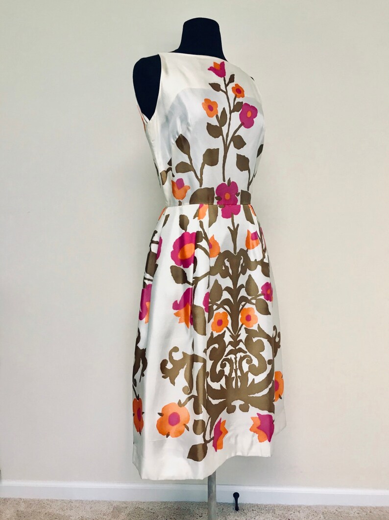 SALE 30/% OFF Coupon Code FAVORITE30 Vintage 1960s Baroque Print Dress