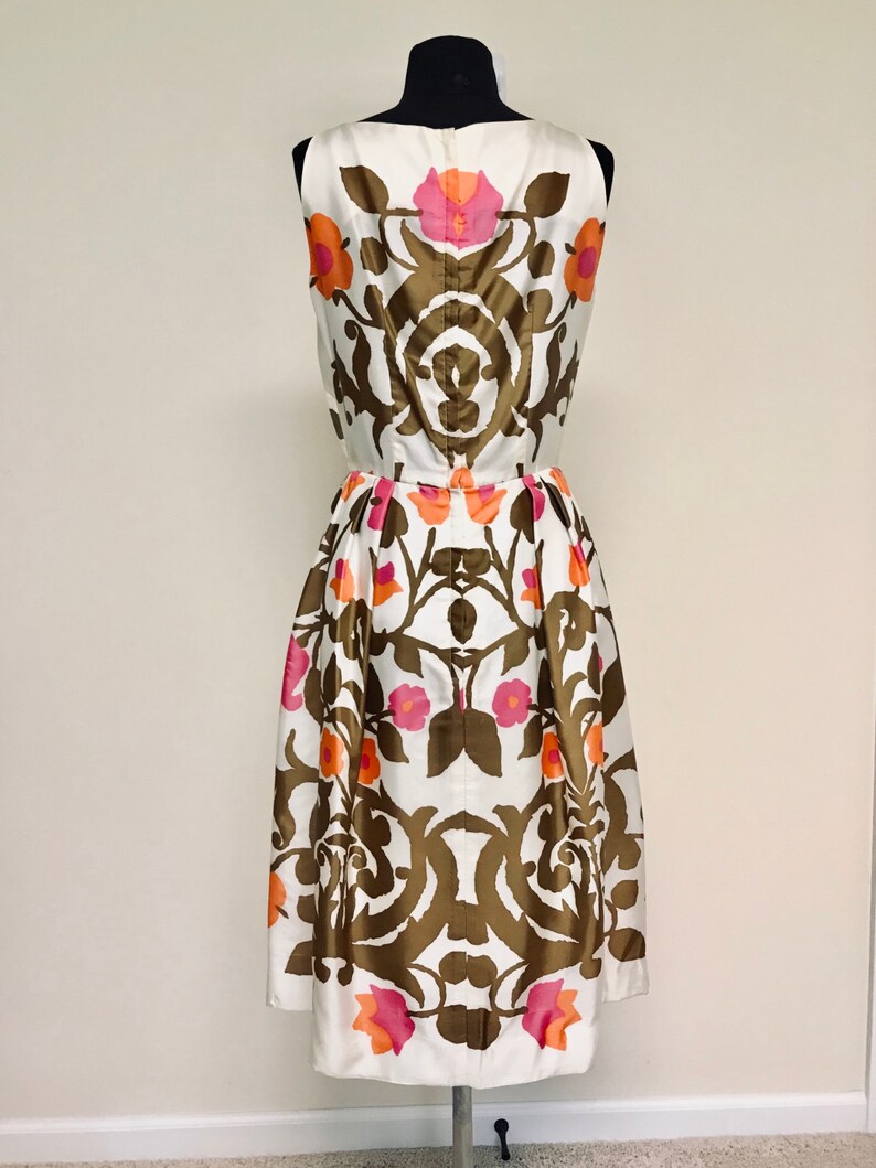 SALE 30/% OFF Coupon Code FAVORITE30 Vintage 1960s Baroque Print Dress