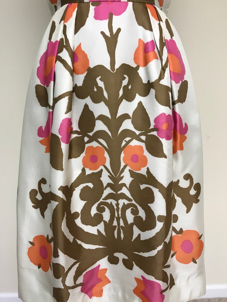 SALE 30/% OFF Coupon Code FAVORITE30 Vintage 1960s Baroque Print Dress