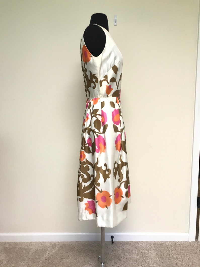 SALE 30/% OFF Coupon Code FAVORITE30 Vintage 1960s Baroque Print Dress