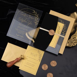 Schwarz & Gold Samt Tasche Hochzeitseinladungen, Acryl-Einladungen, Gold-Themen-Einladungen, Wachs-Siegel, Kundenspezifisches Einladungs-Kit