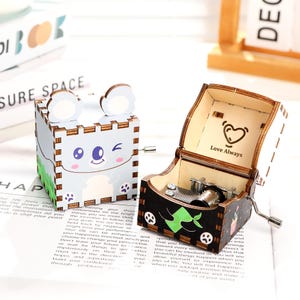 Custom Animal Hand-Crank Music Box, Personalized Wooden Music Box with Custom Melody, Engraved Text & Patterns, Perfect Birthday Gift