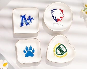 Aangepaste ringschotel met universiteitslogo, gepersonaliseerd afstudeercadeau, afstudeercadeau, aangepaste naam sieradenlade, 2026 afgestudeerde cadeaus voor haar, vrienden