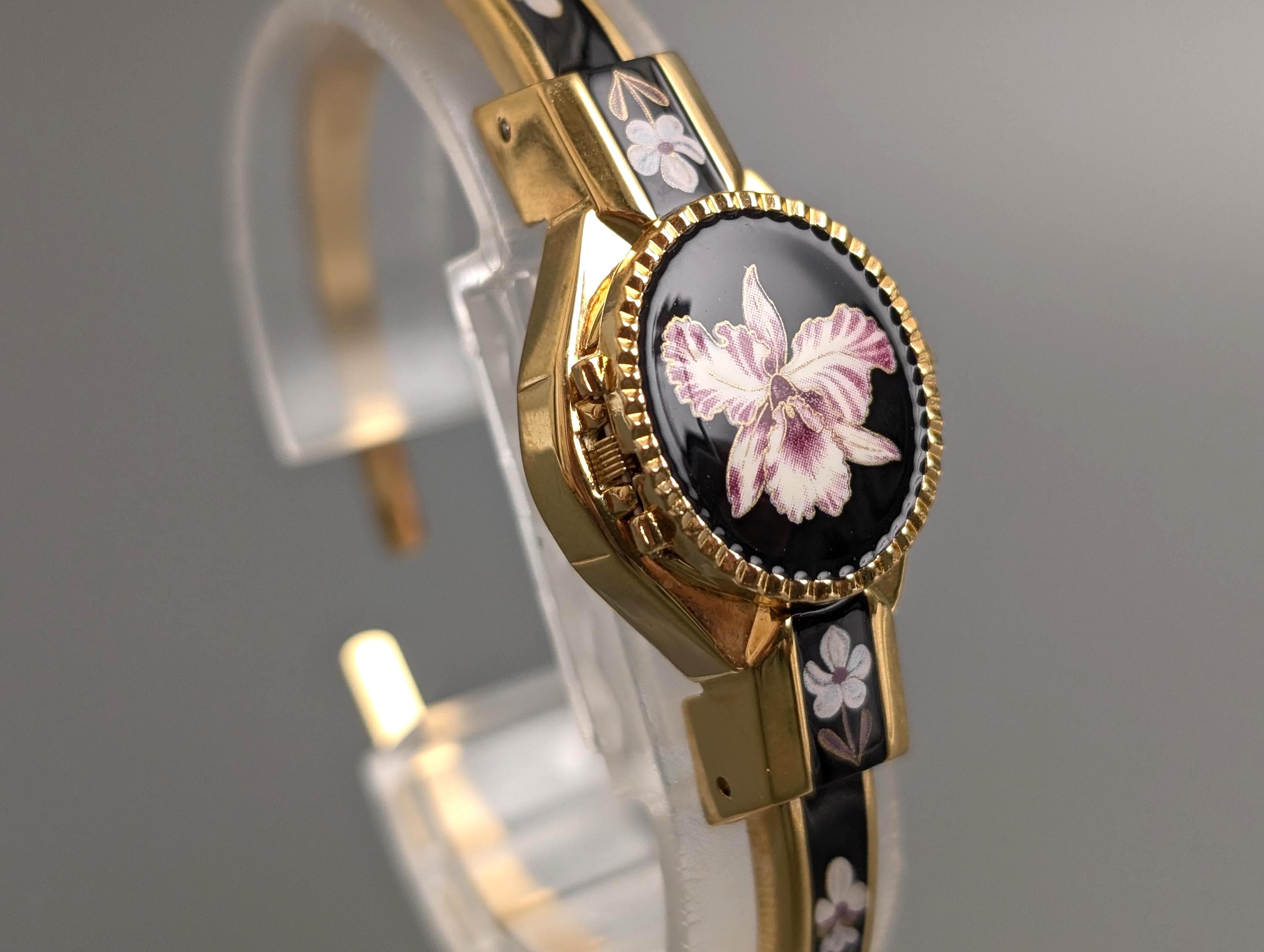 Swiss Made ANDRE MOUCHE 花柄 バングルウォッチ Andre Mouche バングルタイプ腕時計 花柄 2個 SWISS MADE ✨稼働