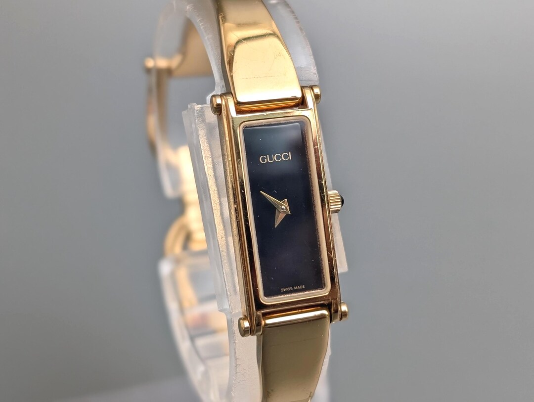 GUCCI 1500 Gold Vintage Black Dial Quartz Ladies Watch Rectangle