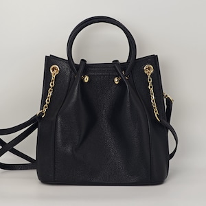 Schwarze Damenledertasche - 40248, Sportliche und moderne Tasche mit Schulterriemen, Echtleder, Echtleder Geldbörse und Tasche, Geschenk für Sie