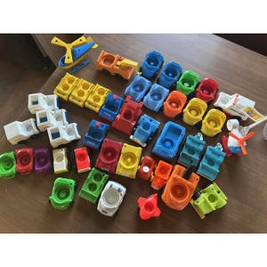 Você escolhe carros, caminhões, placas e carteiro vintage Fisher Price Little People+