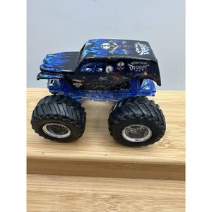 Monster Jam Son-Uva Digger 1:64 Camioneta monstruo de metal fundido imagen 4