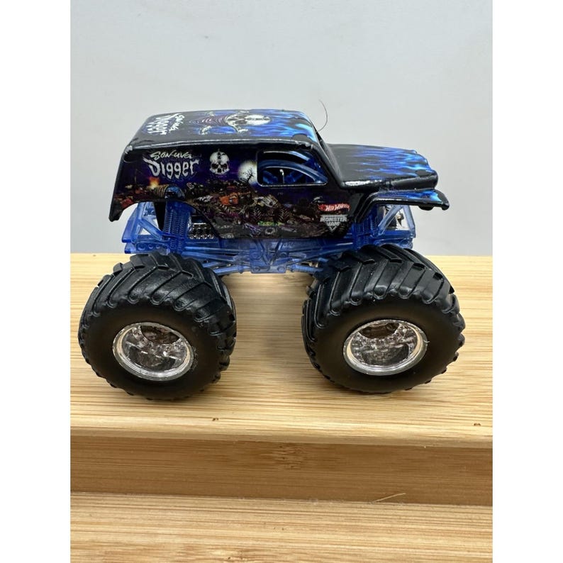 Monster Jam Son-Uva Digger 1:64 Camioneta monstruo de metal fundido imagen 1