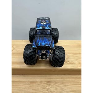 Monster Jam Son-Uva Digger 1:64 Camioneta monstruo de metal fundido imagen 3