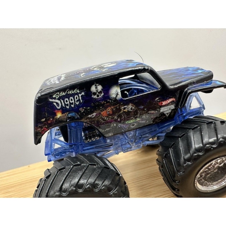 Monster Jam Son-Uva Digger 1:64 Camioneta monstruo de metal fundido imagen 2