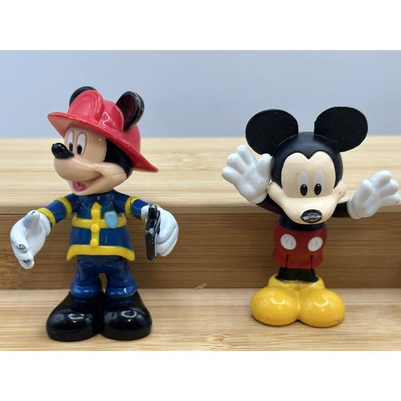 Disney Mini Figure bundle Mickey Mouse, Minnie. Pluto image 3