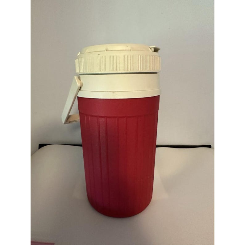 Igloo 1/2 Gallon Lipton Iced Tea Container - White and Red 10 1/2 ...