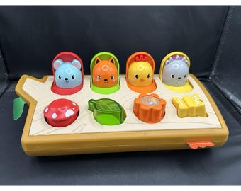 FISHER-PRICE Hide & Peek Pop-Up Sorpresa Desarrollo Sensorial Animales del Bosque