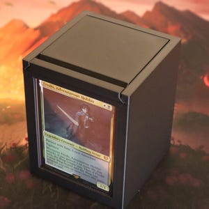 MTG Kommandanten Deck Koffer mit Kommandanten Kartenfenster.